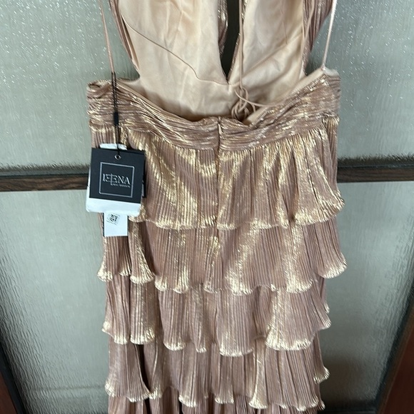 Mac Duggal
Ieena Metallic Tiered Gown size 12 NEW $498 - Picture 9 of 15